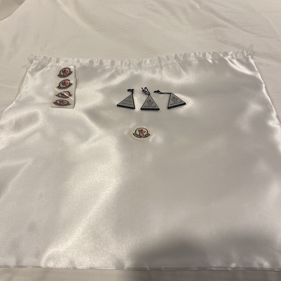 MONCLER VERY LARGE DUST BAG THAT MY VEST CAME IN PLASTIC PULL AND 7 STICKERS - Picture 10 of 12